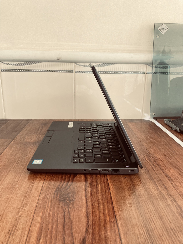 DELL Latitude 5300